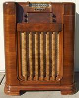 http://sydneyofoysterville.com/wp-content/uploads/2011/12/Philco-Radio-c.-1941.jpg